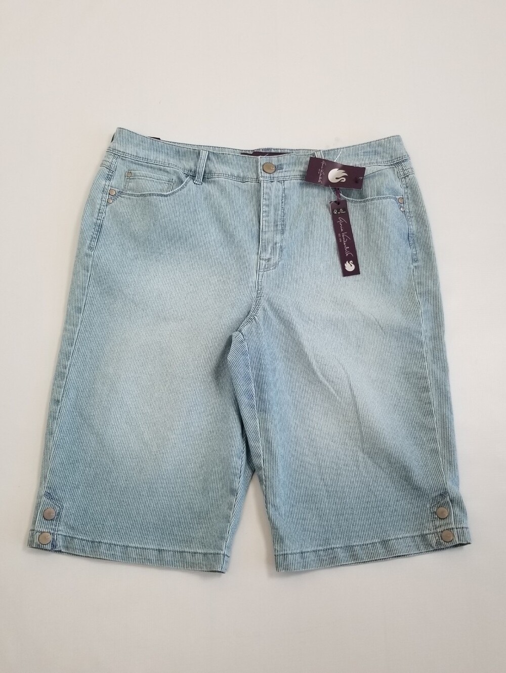 Gloria Vanderbilt Leona Denim Burmuda Striped Shorts Size 12 NWT